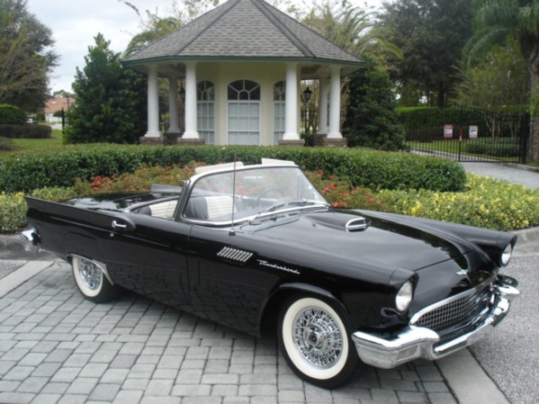 1957 FORD THUNDERBIRD